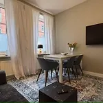 Moderner Altbaucharme In Zentraler Lage דירה *