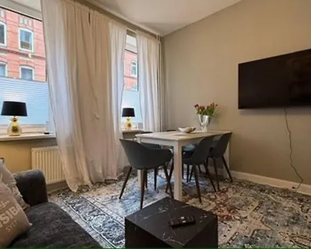 Moderner Altbaucharme In Zentraler Lage Appartement *